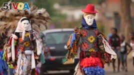 Gule Wamkulu dance secretive society members in gory masks and colorful outfits walk on the streets enroute to their ritual dance performance in Harare, Zimbabwe, Saturday,Oct, 23, 2022.(AP Photo/Tsvangirayi Mukwazhi)