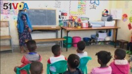 Tsega Fitsum, a volunteer teacher at the Mai Weyni school in the Tigray regional capital, Mekelle, teaches at a kindergarten. (Mulugeta Atsbaha/VOA) 