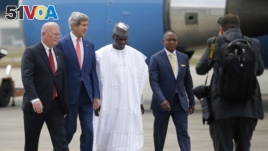 U.S. Ambassador to Nigeria James Entwistle, left, and Secretary of State John Kerry, center, walk with Nigerian government officials upon Kerry's arrival in Lagos, Jan. 25, 2015. 