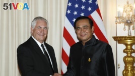 U.S. Secretary of State Rex Tillerson, left, shakes hands with Thailand's Prime Minister Prayut Chanocha during a meeting at the Government House in Bangkok, Thailand, Tuesday, Aug. 8, 2017. 