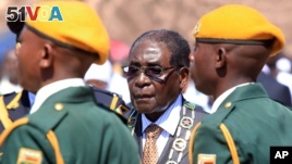 Zimbabwean President Robert Mugabe inspects the guard of honour during a ceremony in Harare, Monday Aug. 10, 2015.  (AP Photo/Tsvangirayi Mukwazhi)