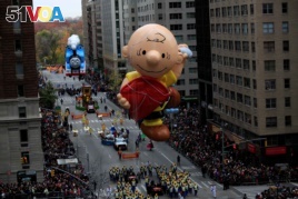 A giant Charlie Brown balloon makes floats down 6th Avenue in New York City during the 90th Macy's Thanksgiving Day Parade, 2016. (REUTERS/Saul Martinez)