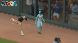 The Freeze races against fans at Atlanta Braves baseball games.