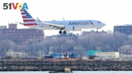 An American Airlines Boeing 737 Max 8, on a flight from Miami to New York City, comes in for landing at LaGuardia Airport in New York, U.S., March 12, 2019. (REUTERS/Shannon Stapleton) 