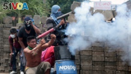 A demonstrator fires a homemade weapon against police during a protest against the government of Nicaraguan President Daniel Ortega in Masaya, Nicaragua June 19, 2018. 
