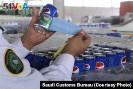 Saudi Customs' officer cuts open Pepsi labels from cans and finds they are actually beer.
