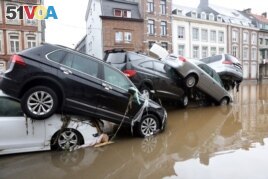 A picture taken on July 15, 2021 shows cars piled up by the water at a roundabout in the Belgian city of Verviers, after heavy rains and floods lashed western Europe, killing at least two people in Belgium. (Photo by Fran<I>&#</i>231;ois WALSCHAERTS / AFP)
