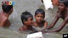 Bangladesh children swim