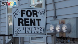 'For Rent' signs have started appearing in York Springs, PA, as some Hispanic immigrants move away. (M. Kornely/VOA)