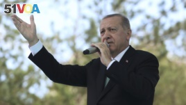 Turkey's President Recep Tayyip Erdogan addresses his supporters in Bayburt, Turkey, Friday, Aug. 10, 2018. (Presidential Press Service via AP, Pool)
