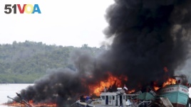Indonesia destroys illigal fishing boats