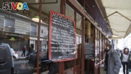 Parisian bistro owners and fans worry that the eateries are disappearing.