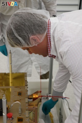 Cal Poly CubeSat engineer Ryan Nugent works with the Prox-1 spacecraft following LightSail 2 final integration on 7 May 2019 at the Air Force Research Laboratory in Albuquerque, New Mexico. Prox-1 contains LightSail 2. (Photo: Air Force Research Laborator