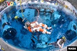 Astronauts Train in Underwater Laboratory