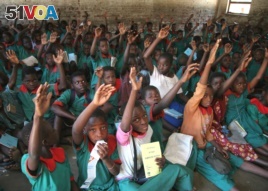 School children in Malawi participate in a class on malaria and how to protect themselves. (WHO Photo)