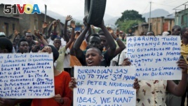 Protesters march who are against Burundi President Pierre Nkurunziza and his bid for a third term, in Bujumbura, Burundi, June 4, 2015.