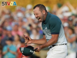 Sergio Garcia reacts after making his birdie putt on the 18th green to win the Masters, April 9, 2017.
