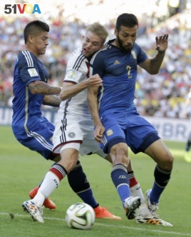 Germany's Christoph Kramer gets hit in the face by Argentina's Ezequiel Garay shoulder (2) while pinned between Garay and Marcos Rojo during the World Cup final soccer match.