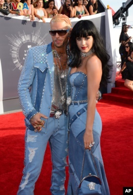 Katy Perry, Forever in Blue Jeans at Awards Show