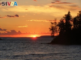 Sunset at Isle Royale National Park (via user TVerBeek / Wikicommons)