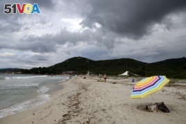 Imagine the two friends are vacationing by this beautiful beach on the island of Corisca. Then a storm approaches!