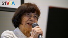 Teruko Yahata (85), a World War Two Hiroshima atomic bombing survivor, speaks about her story of the horrors of Hiroshima to foreign visitors at the Hiroshima Peace Memorial Museum in Hiroshima, western Japan May 9, 2023. (REUTERS/Tom Bateman)
