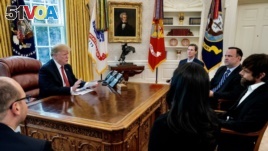 2019年4月23日美国总统特朗普在椭圆形办公室会见推特首席执行官杰克·多尔西（特朗普推特图片）。