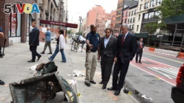 Governor Andrew M. Cuomo and Mayor Bill de Blasio receive a briefing from authorities on the explosion in Manhattan and visit residents and businesses around 23rd Street. (Photo: Don Pollard / Office of Governor Andrew M. Cuomo)