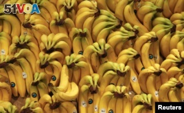 Organic bananas are pictured in an organic supermarket in Berlin, Germany, January 2013. (REUTERS/Fabrizio Bensch)