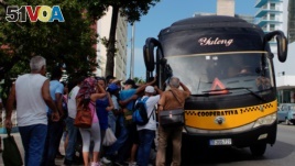 People try to board a public bus in Havana, Cuba, September 11, 2019. (REUTERS/Alexandre Meneghini)