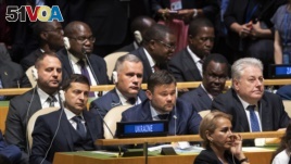 2019年9月24日，美国总统特朗普在联合国总部举行的第74届联合国大会讲话时，来自乌克兰的代表在倾听。
