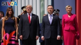 U.S. President Donald Trump stands next to First Lady Melania Trump, Polish President Andrzej Duda and Polish First Lady Agata Kornhauser-Duda before his public speech at Krasinski Square, in Warsaw, Poland July 6, 2017. REUTERS/Carlos Barria - RTX3AADZ