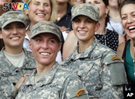 U.S. Army First Lt. Shaye Haver, center, and Capt. Kristen Griest, right, pose for photos with other female West Point alumni after an Army Ranger school graduation ceremony, Aug. 21, 2015, at Fort Benning, Ga. (AP Photo/John Bazemore)