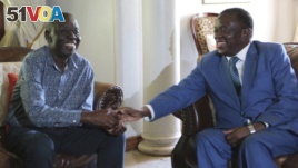 Zimbabwean President Emmerson Mnangagwa, talks to Morgan Tsvangirai, the main opposition leader in Zimbabwe. (Jan. 5, 2018.)
