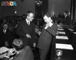 Edward Rightor, left, and Senator Huey P. Long get confrontational at Senate hearing in 1934.