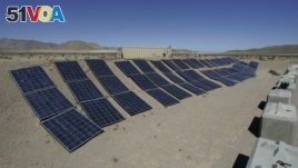 在加利福尼亚州欧文堡的美国陆军国家训练中心展示的太阳能混合电力系统（资料图）