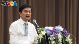 Thailand's opposition leader and former Prime Minister Abhisit Vejjajiva speaks during a news conference at a hotel in Bangkok, May 3, 2014.