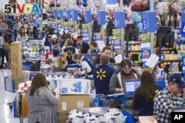 Customers wrap up their holiday shopping during Walmart's Black Friday events in Bentonville, Arkansas on  November 27, 2014 (Gunnar Rathbun/AP)