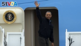  President Barack Obama waves as he boards Air Force One, Saturday, May 21, 2016, at Andrews Air Force Base, Md. on his way to Vietnam. (AP Photo/Evan Vucci) 