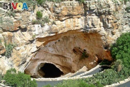 The natural entrance of Carlsbad Caverns.