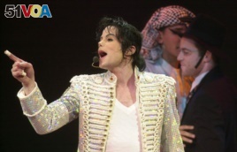 Michael Jackson performing in 2002.