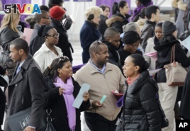 A crowd of job seekers attends a health care job fair  in New York, March 14, 2013.