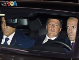 Italian Premier Matteo Renzi, center, arrives at the Quirinal presidential palace in Rome, Dec. 7, 2016.