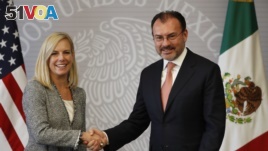 U.S. Secretary of Homeland Security Kirstjen Nielsen, left, shakes hands with Mexico's Secretary of Foreign Affairs Luis Videgaray in Mexico City, March 26, 2018. 
