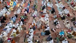 Muslims attend Eid al-Adha prayers at the Jama Masjid (Grand Mosque) during the outbreak of the coronavirus disease (COVID-19), in the old quarters of Delhi, India, August 1, 2020. (REUTERS/Adnan Abidi)