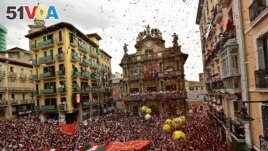 People fill the town hall square waiting for the launch of the 'Chupinazo' rocket, to mark the official opening of the 2022 San Fermin festival in Pamplona, Spain, on July 6, 2022. (AP Photo/Alvaro Barrientos)