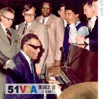 Ray Charles performing ''Georgia on My Mind'' at the Georgia State Capitol building in 1979