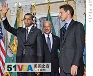Geithner Sworn In as US Treasury Secretary