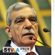 Kurd Leader Defies Ban, Speaks in Kurdish to Parliament