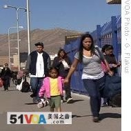 People crossing to Juarez